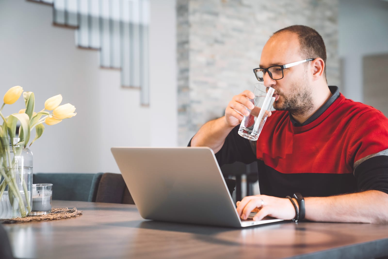 The Essential Guide to Staying Hydrated While Working from Home